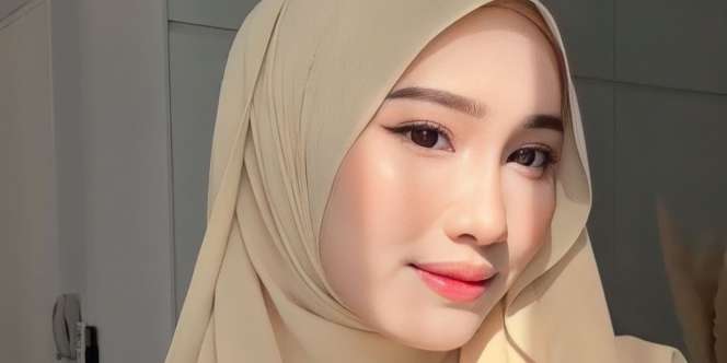 Pashmina Satu Sisi Menjuntai, Look Jadi Sangat Feminin