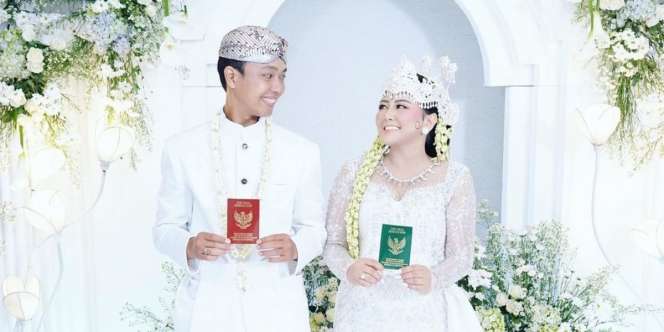 5 Potret Pernikahan Mella Rossa Adik Via Vallen, Ketidakhadiran Sang Kakak Dipertanyakan