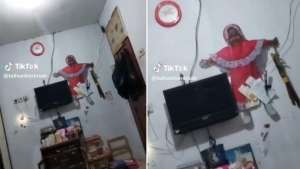 Ngeri! Penampakan Bocah Cilik Nempel di Dinding Sambil Pegang Mandau, Pas Didekati Ternyata...