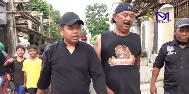 Mengenal Lebih Dekat Asep, Kades Bertato yang 13 Kali Menikah, Tampang Sangar Hati Hello Kitty