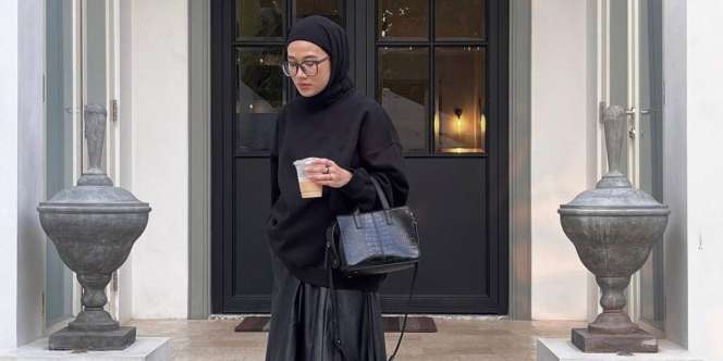 3 Style Hitam Putih Memikat dengan Long Skirt 