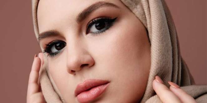 3 Langkah Biar Bulu Mata Tidak Menggumpal Saat Pakai Maskara