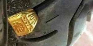 Baru Senang Temukan Cincin Emas Tersangkut di Ban yang Bocor, Wanita Ini Malah Kena Kecam, Suruh Cari Pemiliknya Sampai Dapat