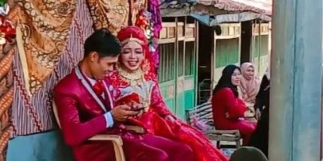 Viral Pernikahan Sederhana yang Penting Sah: Dekorasi Seadanya Pakai Alas Spanduk Bekas, Pelaminannya Kursi Plastik