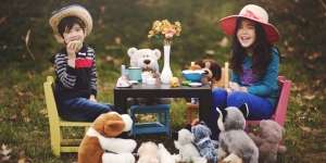 Tak Boleh Larang Anak Lelaki Main Boneka, Psikolog Beri Penjelasan