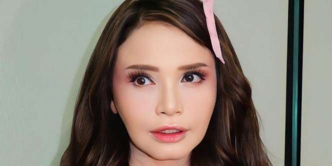 Bikin Pangling, Rossa Dirias ala Putri Jepang di Pesta Cosplay 