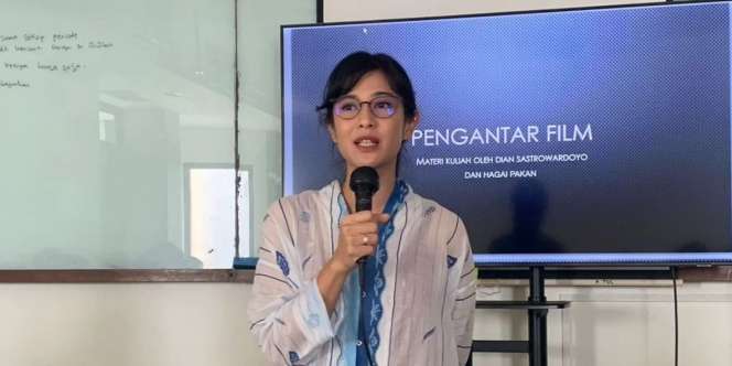 Viral Penampilan Dian Sastro Jadi Dosen Pembimbing, Dikira Mahasiswi