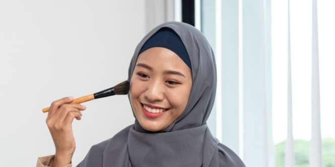 Ingin Bersihkan Kuas Makeup? Gunakan Saja Micellar Water