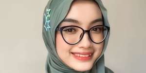 Pashmina Jersey Sweet Look dengan Aksen Jepitan