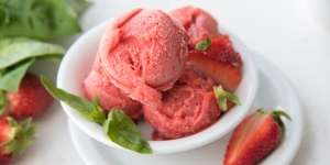 Strawberry Sorbet, Dessert Sehat Bikin Segar Tenggorakan