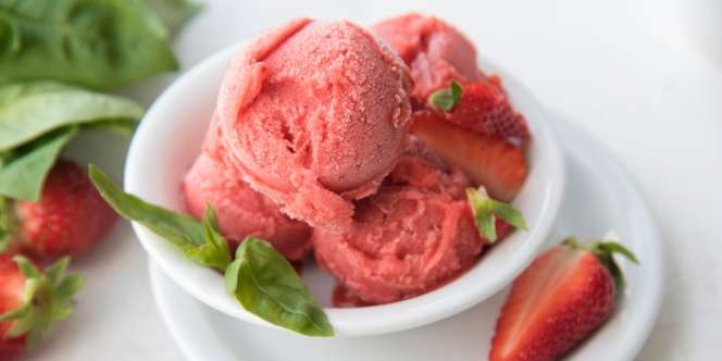 Strawberry Sorbet, Dessert Sehat Bikin Segar Tenggorakan