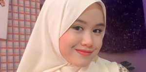 Pashmina Sifon Jadi Pilihan Tepat untuk Hijab Sweet Look