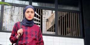 Sporty nan Comfy, Look Nycta Gina Bisa Jadi Inspirasi untuk Liburan