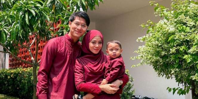 Dicap Artis Tak Laku, Rizky Billar Kasih Balasan Menohok hingga Pamer Super Car Berjejer di Depan Rumah
