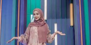 Makeup On Point Ria Ricis saat Berenang Disorot: Salfok Lihat Lisptiknya