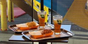 Mencoba Ayam Saus Pedas yang Sedang Hits, Penasaran Rasanya?