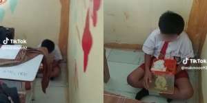 Momen Anak SD Makan Bekal Seadanya Sendirian di Pojok Kelas ini Bikin Mewek