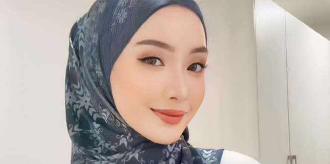 Feminin dan Stylish dengan Pashmina Motif, Intip Style yang Tepat