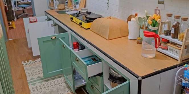 Dapur Mungil Terlihat Fresh dengan Perpaduan Tiga Warna