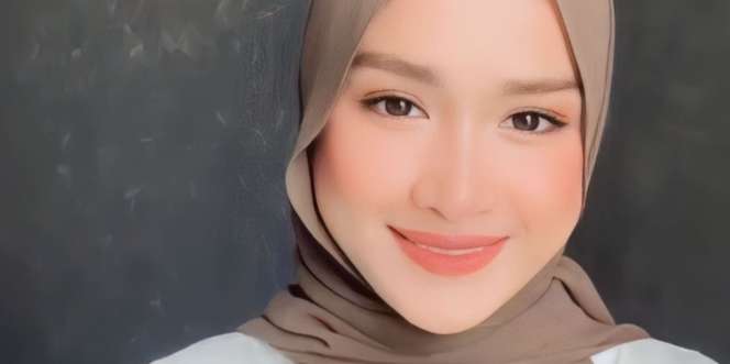 Anti Ribet, Cara Cepat Styling dengan Pashmina Sifon 