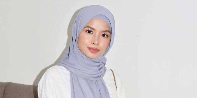 Pashmina Lilit dengan Look Tak Biasa, Caranya Simpel Banget