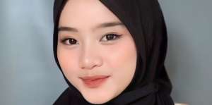 Tampilan Pashmina Tak Monoton, Coba Style Satu Ini