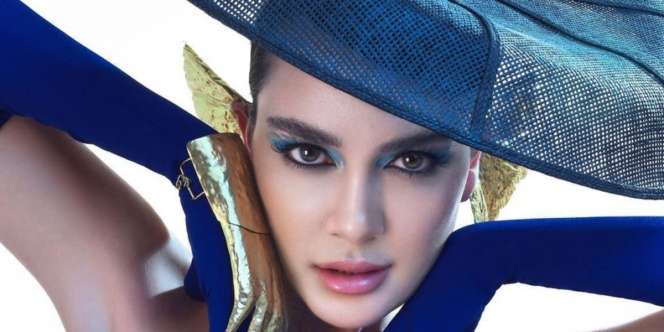 Potret Luna Maya Pakai Topi Lebar Seperti Tudung Saji Bikin Salfok, Netizen: Cantiknya di Luar Analisa BMKG