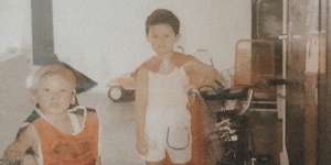 Bocah Berkostum Superman Ini Sekarang Jadi Aktor Terkenal dan Sedang Diterpa Gosip Miring, Coba Tebak?