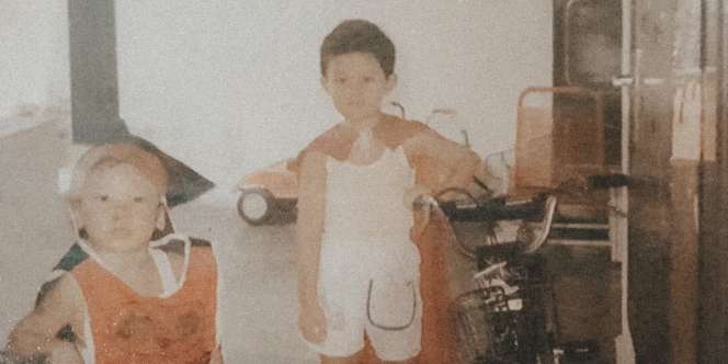 Bocah Berkostum Superman Ini Sekarang Jadi Aktor Terkenal dan Sedang Diterpa Gosip Miring, Coba Tebak?