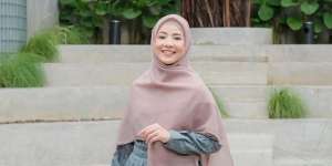 Konsisten Berhijab Syar'i, Lihat Style Manis Natasha Rizky 