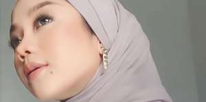 Tampil Beda dengan Style Turban Menutup Leher 