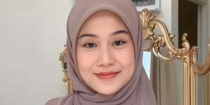 Sweet Look dengan Kerudung Paris Polos, Caranya Mudah Banget