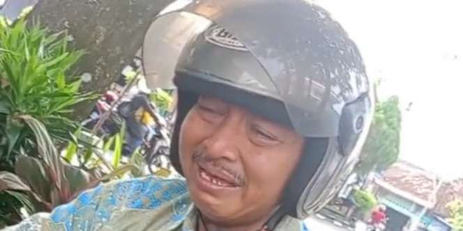 Pilu! Bapak Ini Menangis Dibentak Anak di Acara Wisuda