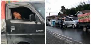 Truk Berhenti di Tengah Jalan Bikin Macet Panjang, Saat Dilihat ke Dalam Kabin yang Dilakukan Sopir Bikin Tepuk Jidat