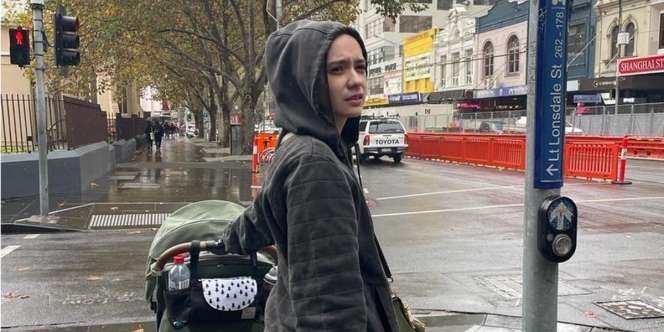 Intip 5 Potret Putri Anne Lepas Hijab Saat Liburan di Australia