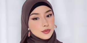 Kerudung Pashmina Jadi Level Up dengan Aksesori Anting
