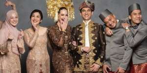 Foto Bareng Desta Dipernikahan Enzy, Natasha Rizki Beri Simbol Begini, Jadi Sorotan