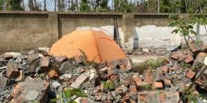 Resign dan Jual Apartemen, Pria Ini Pilih Tinggal di Tenda Bekas demi Hidup Santai
