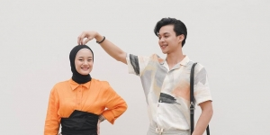 Ide Couple Look Pakai Leather Jacket ala Dinda Hauw dan Rey Mbayang
