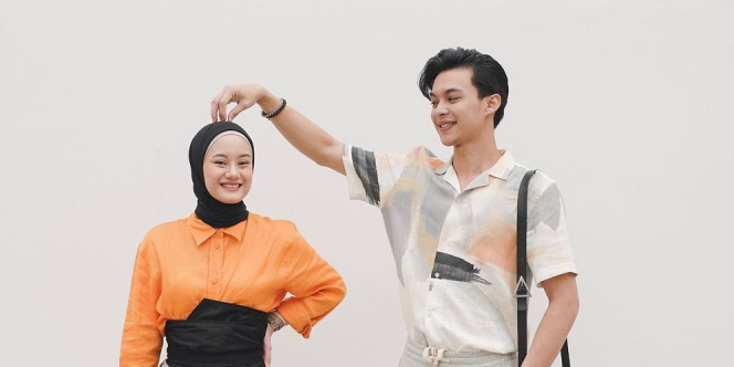 Ide Couple Look Pakai Leather Jacket ala Dinda Hauw dan Rey Mbayang