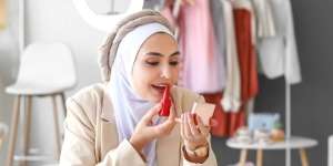 Tengok Tone Warna Lipstik Memikat Pilihan Selena Gomez