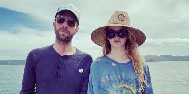 Lihat Lagi Video Chris Martin Bagikan Cerita Lucu Putrinya yang Kerja di Toko Pakaian