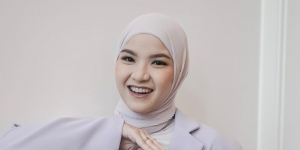 Summer Look Hijab Marsha Natika, Mix Warnanya Bikin Gemas