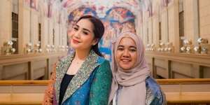 Foto Bareng Nagita Slavina, Benda di Tubuh Mba Lala Bikin Salfok