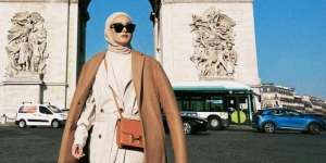 Lace White Dress Pilihan Dinda Hauw, Tampilannya Jadi Anggun Banget