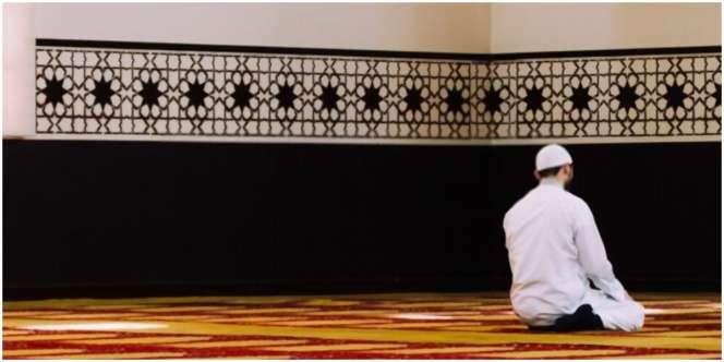 Jangan Langsung Beranjak Usai Sholat Subuh dan Maghrib, Amalkan Dahulu Dzikir yang Berfadilah Besar Ini