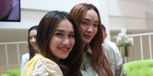 Enggak Masalah Soal Harga! Zaskia Gotik dan Ayu Ting Ting Kompak Perawatan Bareng