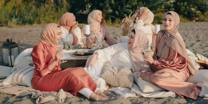 Persamaan Kata Komunal beserta Contohnya dalam Kalimat Bahasa Indonesia