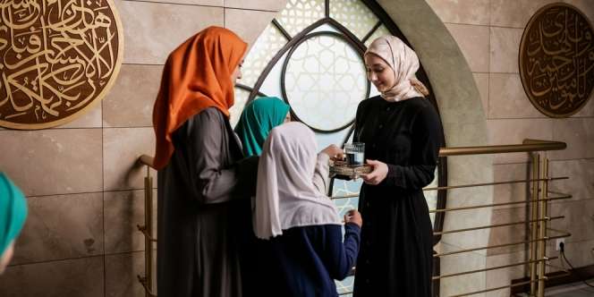 Makna Bacaan Tahmid dan Keutamaannya, Sebagai Ekspresi Syukur serta Pengagungan kepada Allah
