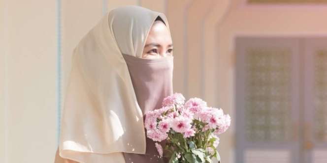 MUA Rias Pengantin Bercadar, Hasilnya Super Elegan!